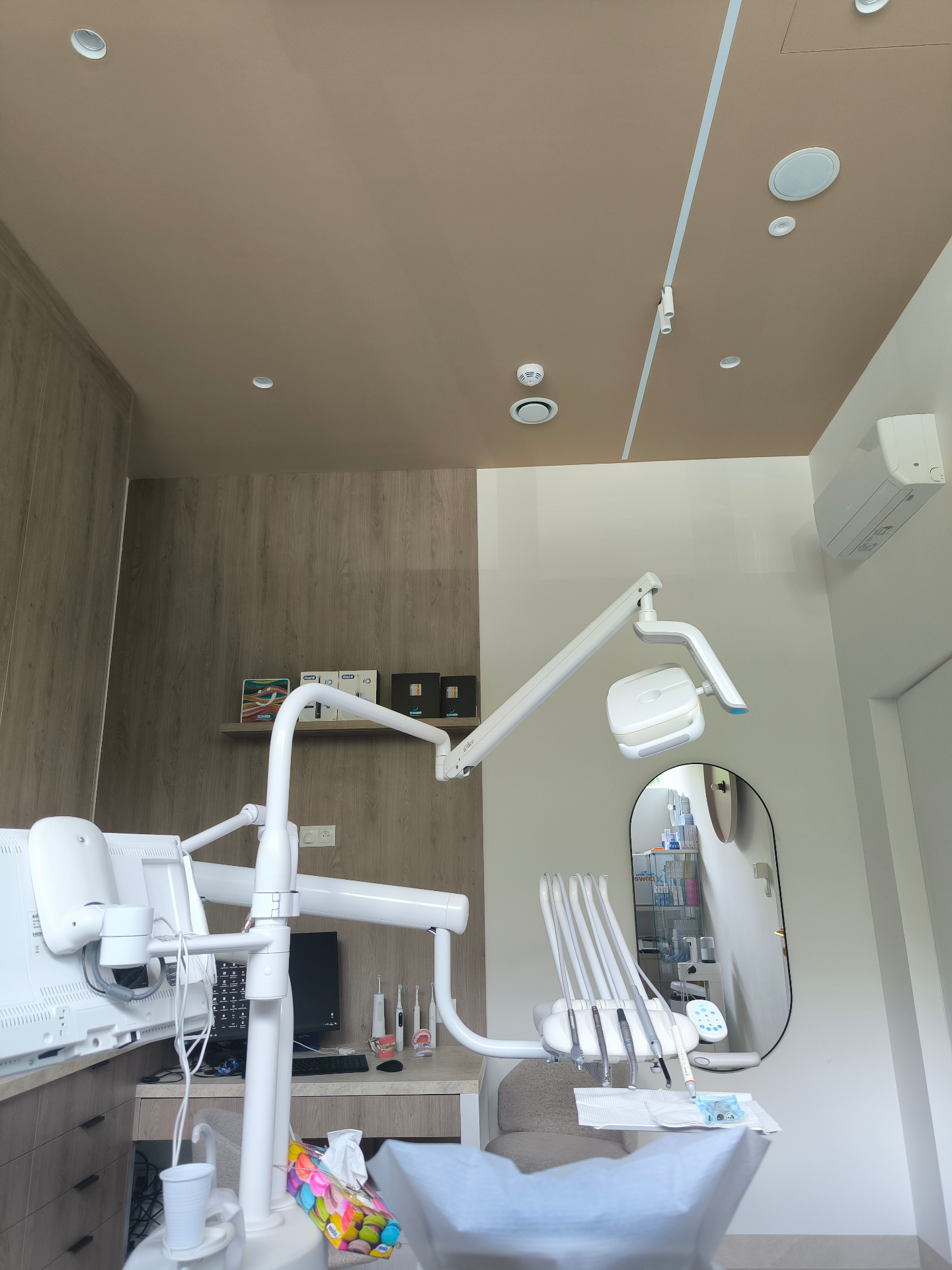 Sprzęt i wnętrze gabinetu Dental Fraternity przy al. Jana Pawła II 26